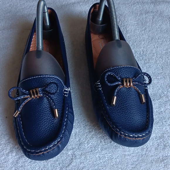 NWT Forever Comfort Navy Blue Loafers - Picture 4 of 16